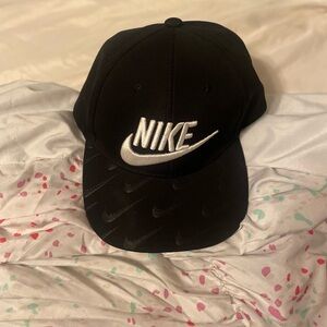Black Nike hat
